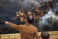 Père et son enfant devant un tableau de naufrage