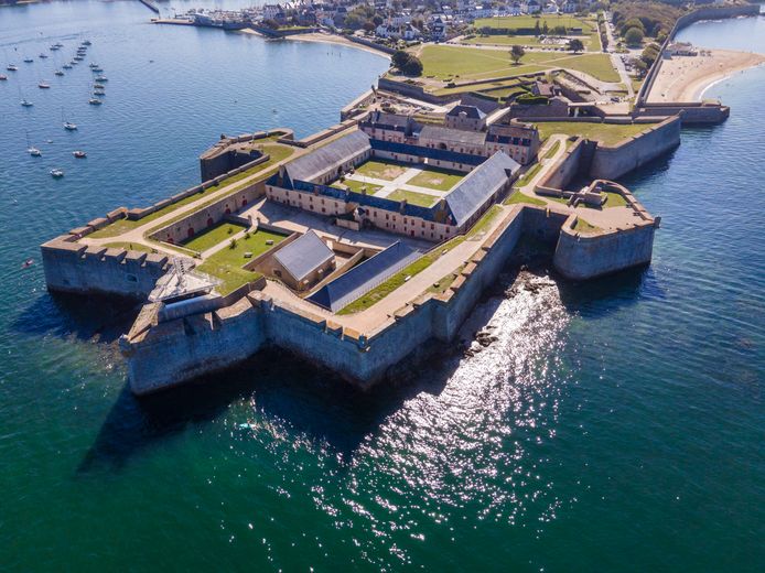 Citadelle entourée d'eau 